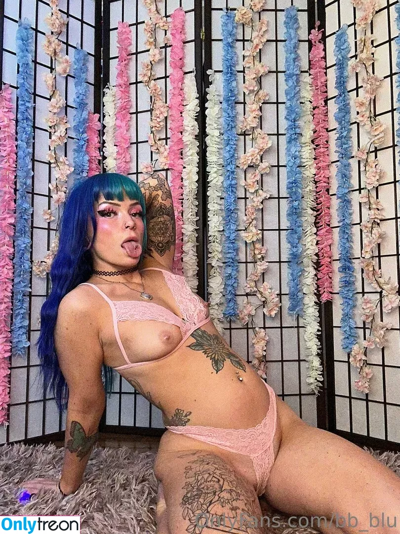 bb_blu голая photo #0070 (Weird Waifu / weirdwaifu)