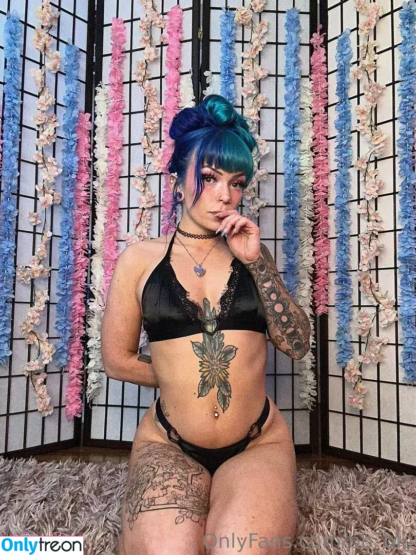 bb_blu голая photo #0085 (Weird Waifu / weirdwaifu)