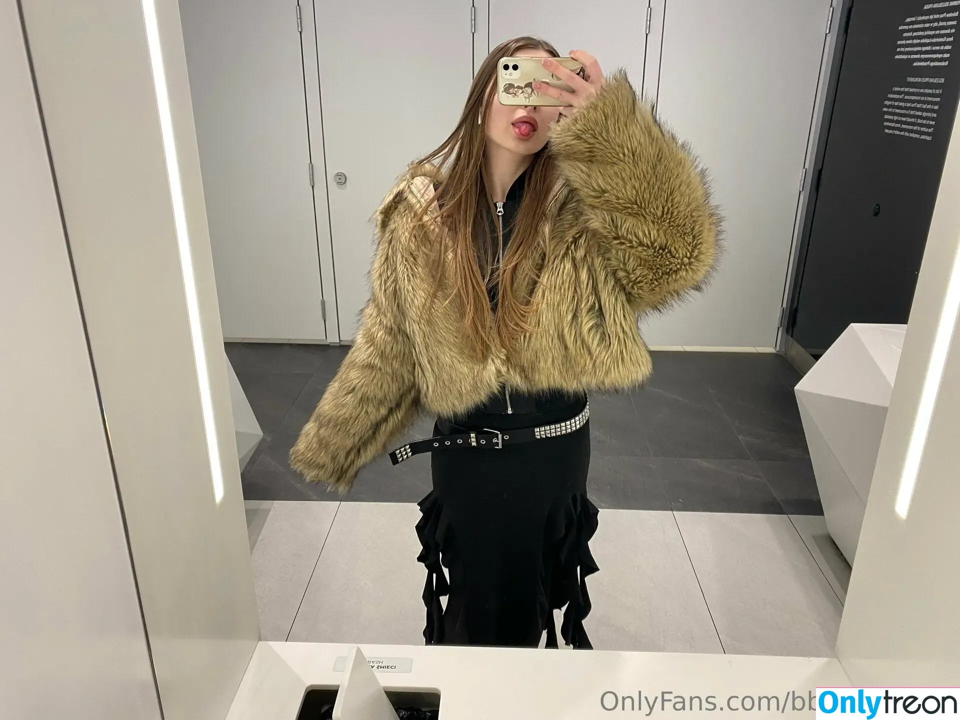 bby.nicoletta nude photo #0044 (nicolettaofficial)