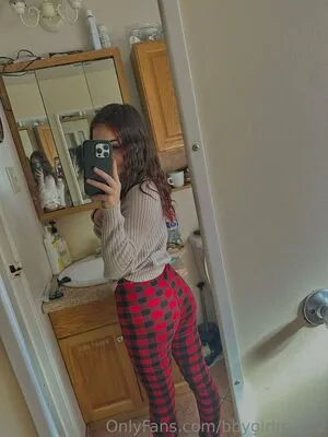 bbygirlmari.2 / bbygirllmari nude photo #0017