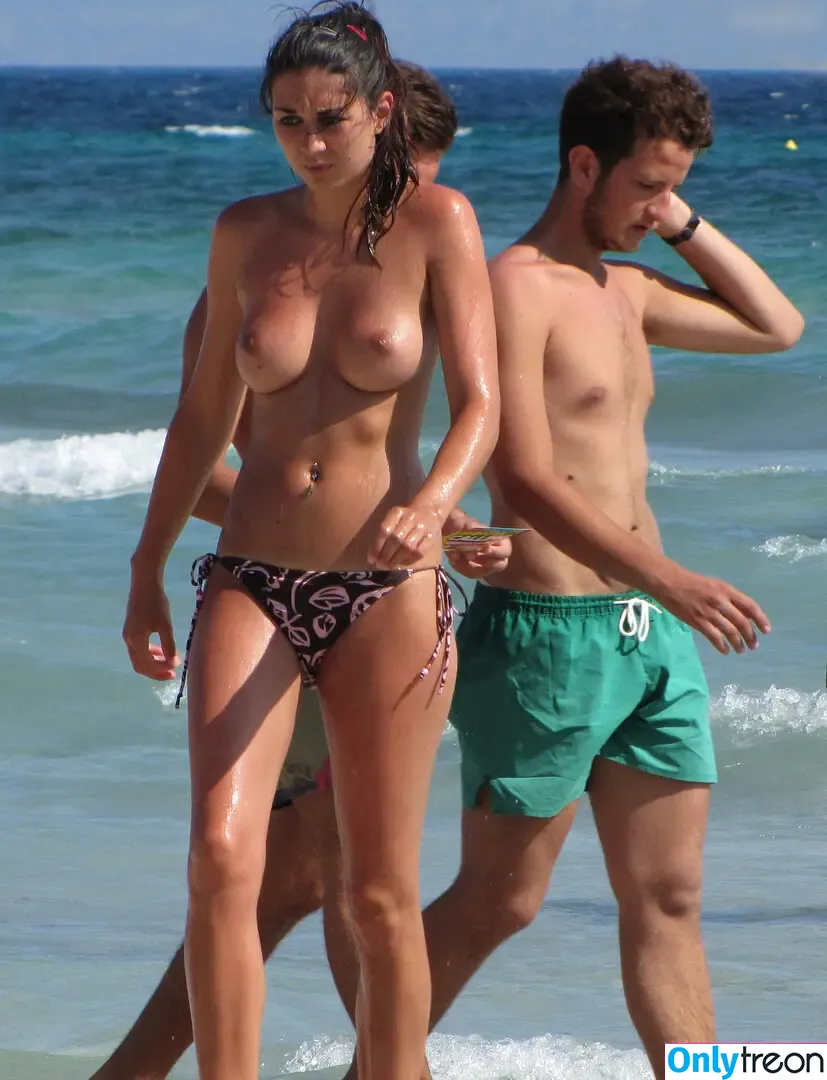 Beach nude photo #0937 (Beach)