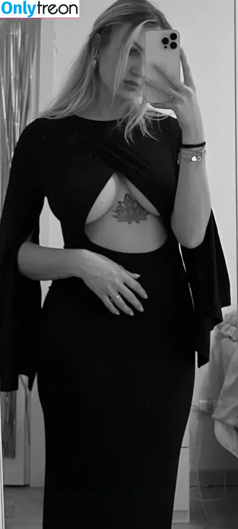 Beatrice Asia Barutta nude photo #0007 (Beabaru / beatriceasia)