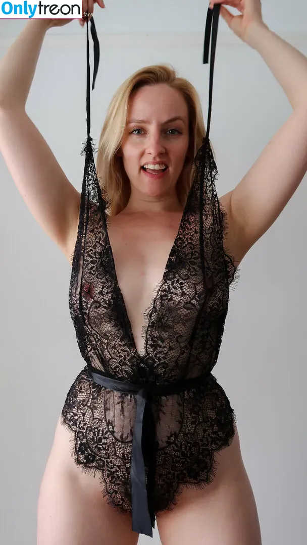 beatricehartley nude photo #0125 (itsbeahartley)