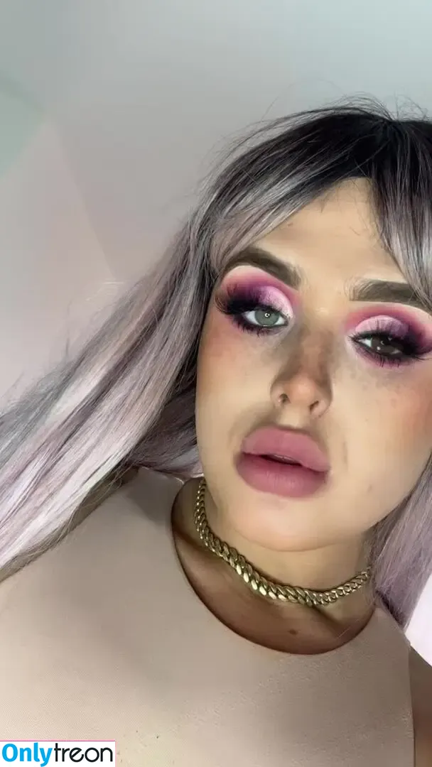 Bebe Chloe nude photo #0042 (babybee23x / bebeamadeus)