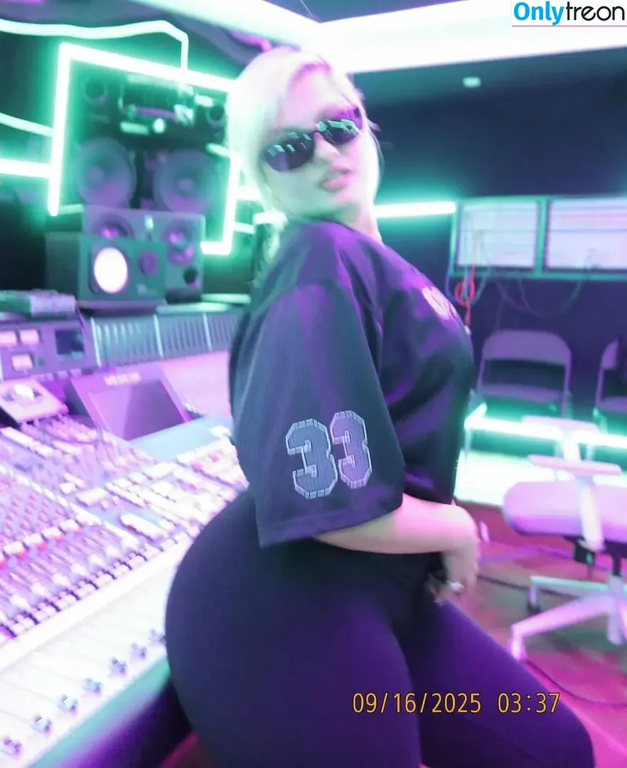 Bebe Rexha голая photo #0991 (beberexha / skylinevexx)