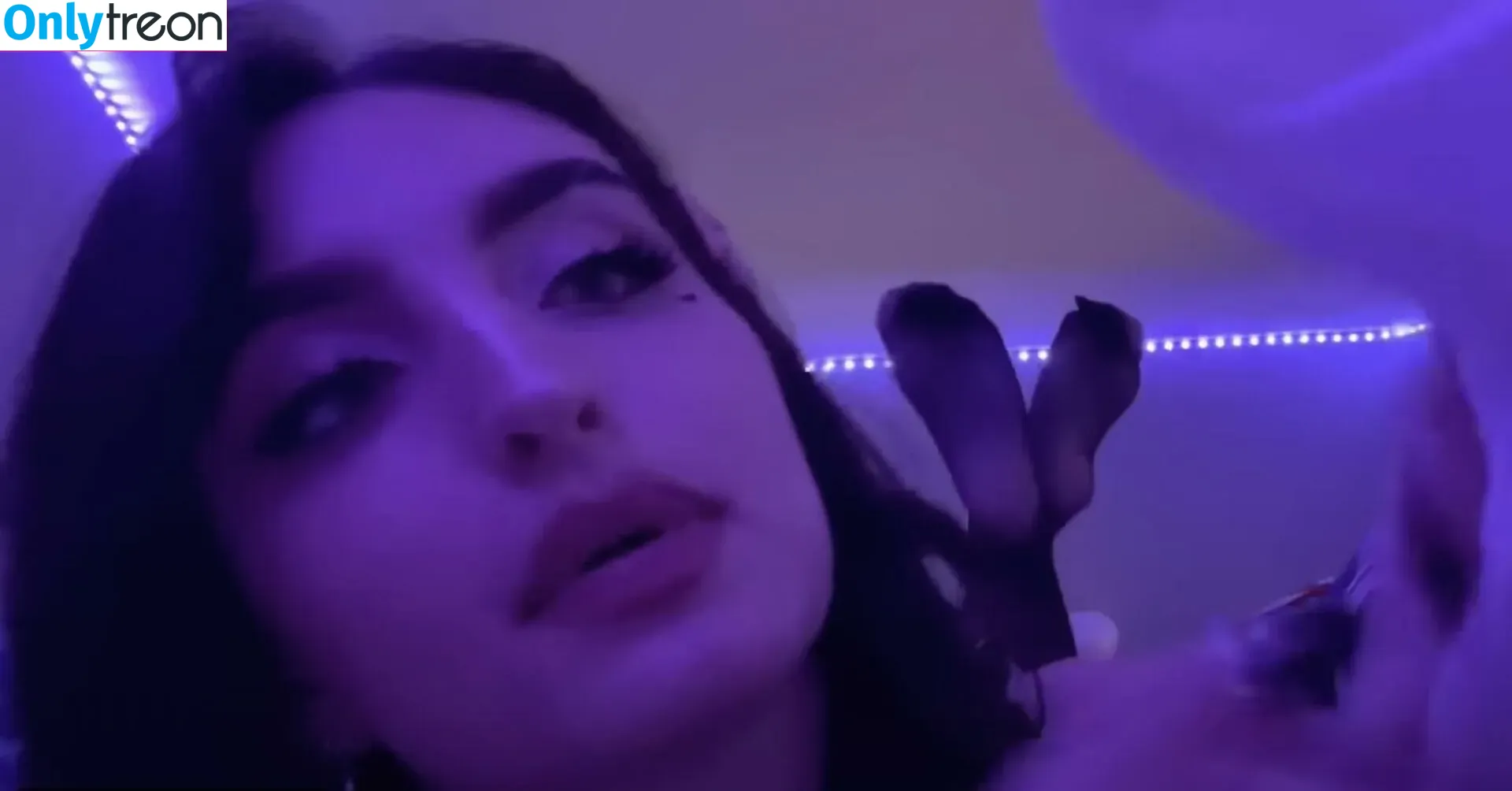 Beebee ASMR nude photo #0025 (beebeeasmr / beebeeasmr18 / weloveasmr)
