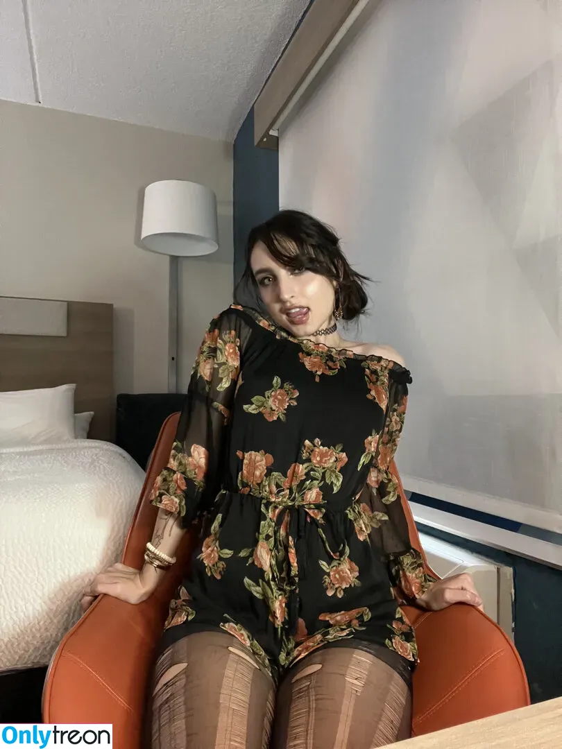 Beebee ASMR nude photo #0137 (beebeeasmr / beebeeasmr18 / weloveasmr)