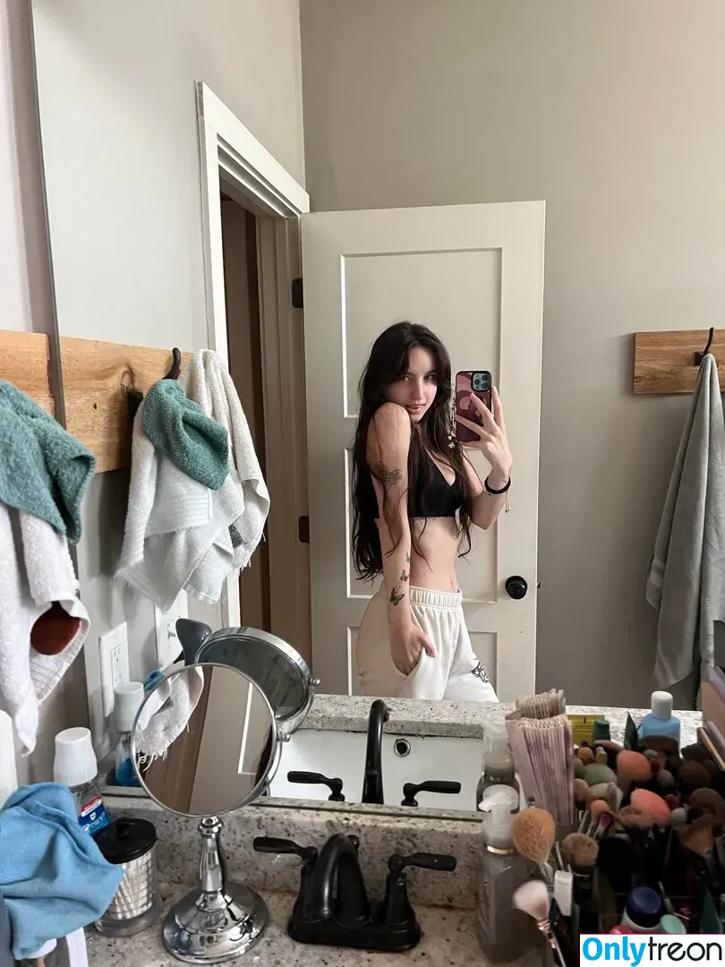 Beebee ASMR nude photo #0204 (beebeeasmr / beebeeasmr18 / weloveasmr)