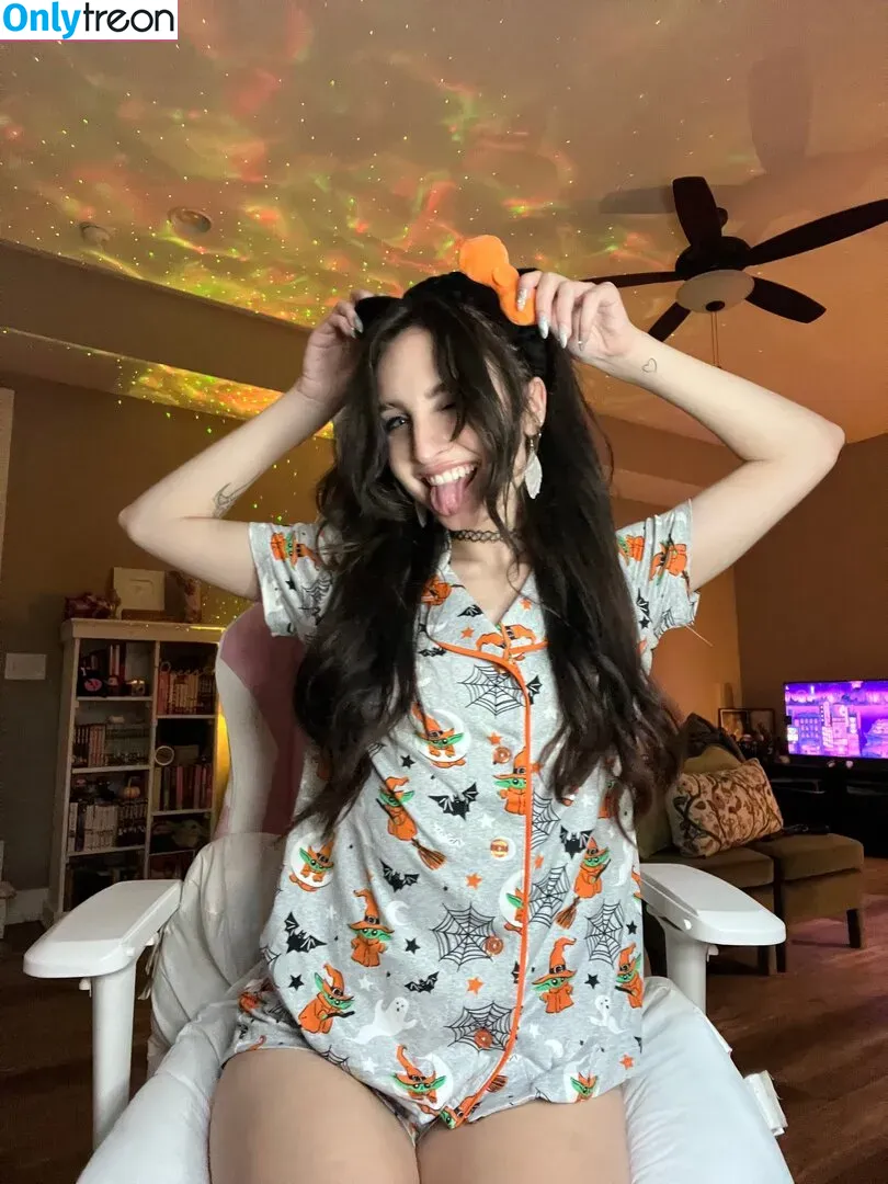 Beebee ASMR nude photo #0209 (beebeeasmr / beebeeasmr18 / weloveasmr)