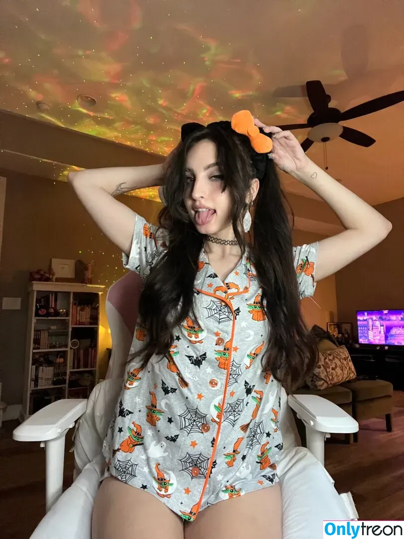 Beebee ASMR nude photo #0213 (beebeeasmr / beebeeasmr18 / weloveasmr)