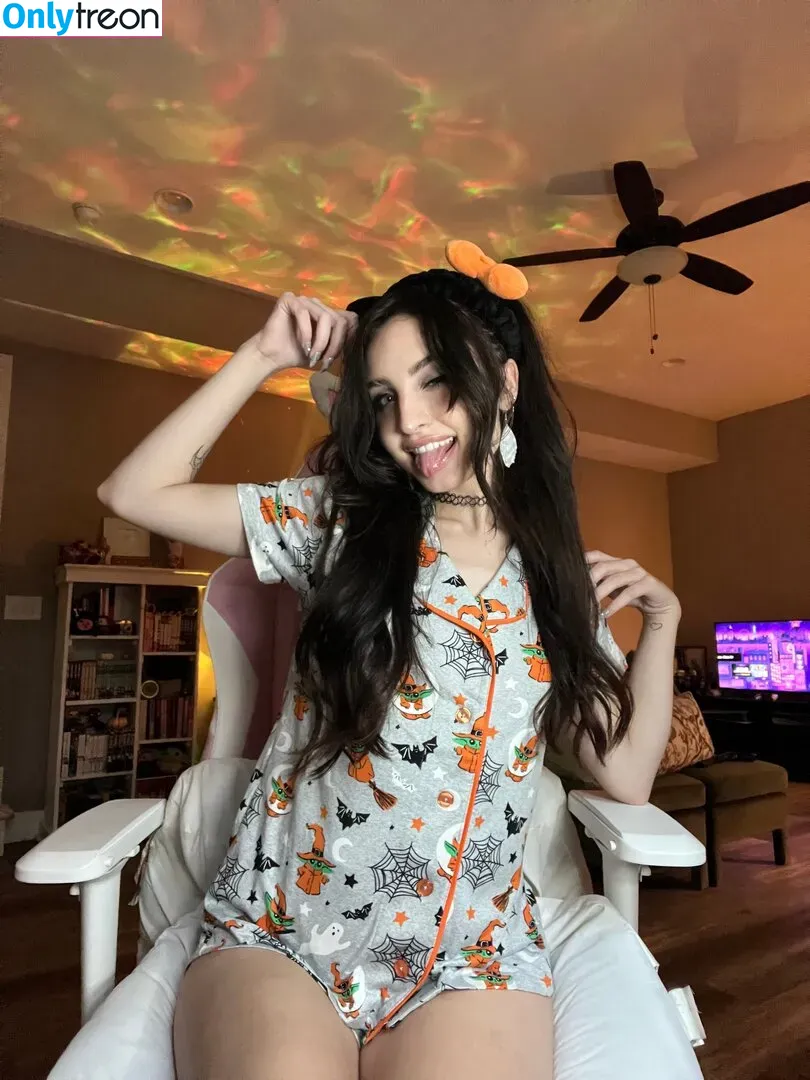 Beebee ASMR nude photo #0215 (beebeeasmr / beebeeasmr18 / weloveasmr)