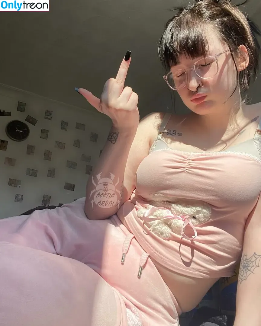 BeetleBroth nude photo #0003 (beetlebroth666 / beetlebrothh / beetlebrothx)