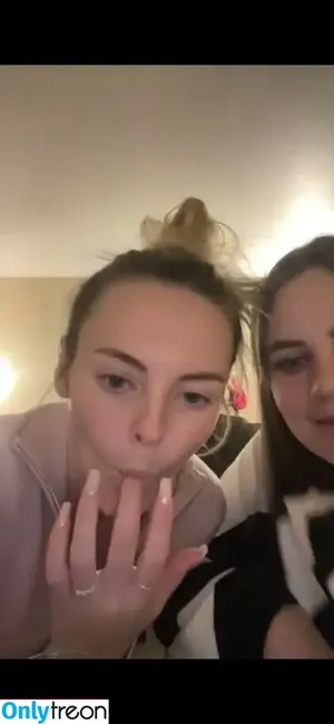 Beez ASMR / beezasmr фото голая #0008