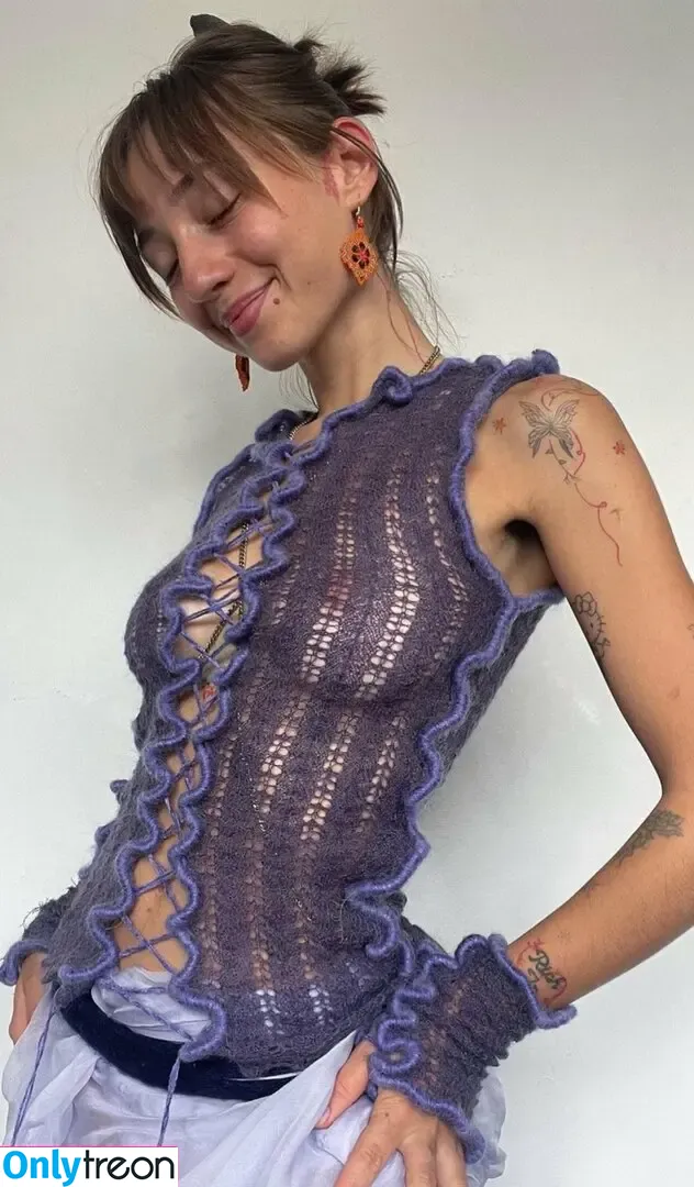 Beezie nude photo #0010 (Beezie)