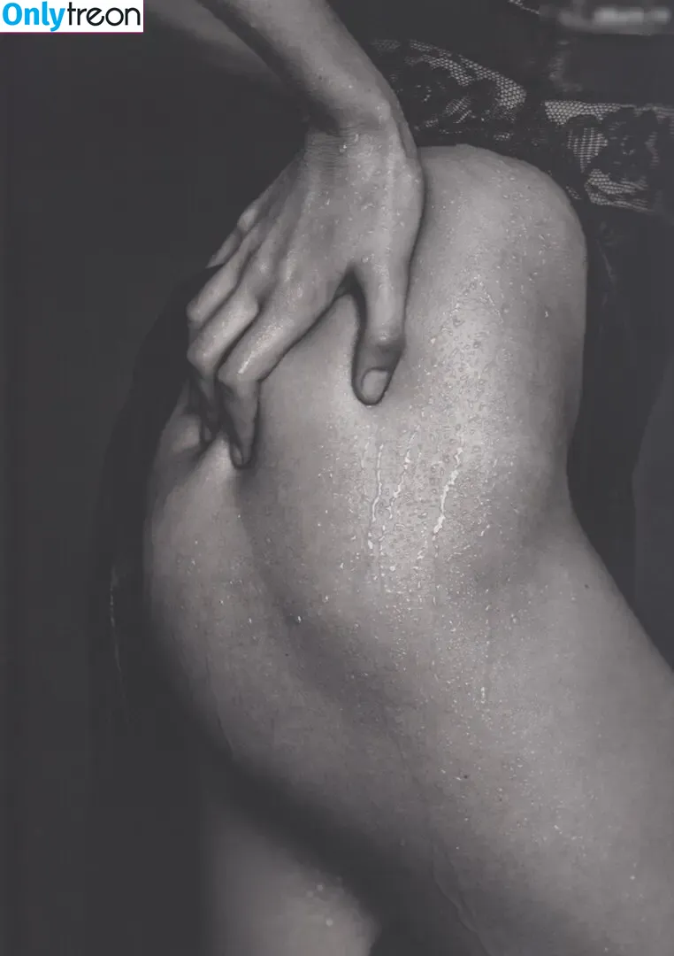 Behati Prinsloo nude photo #0014 (behatiprinsloo)
