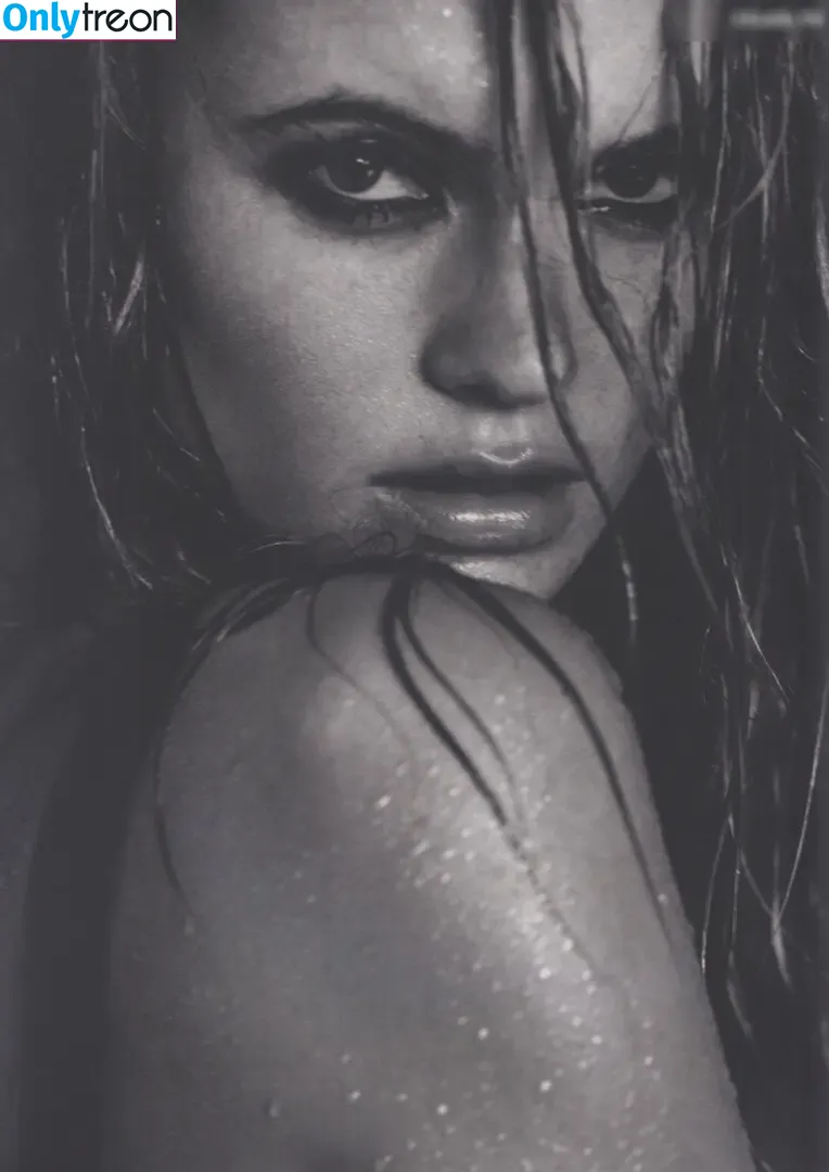 Behati Prinsloo nude photo #0016 (behatiprinsloo)