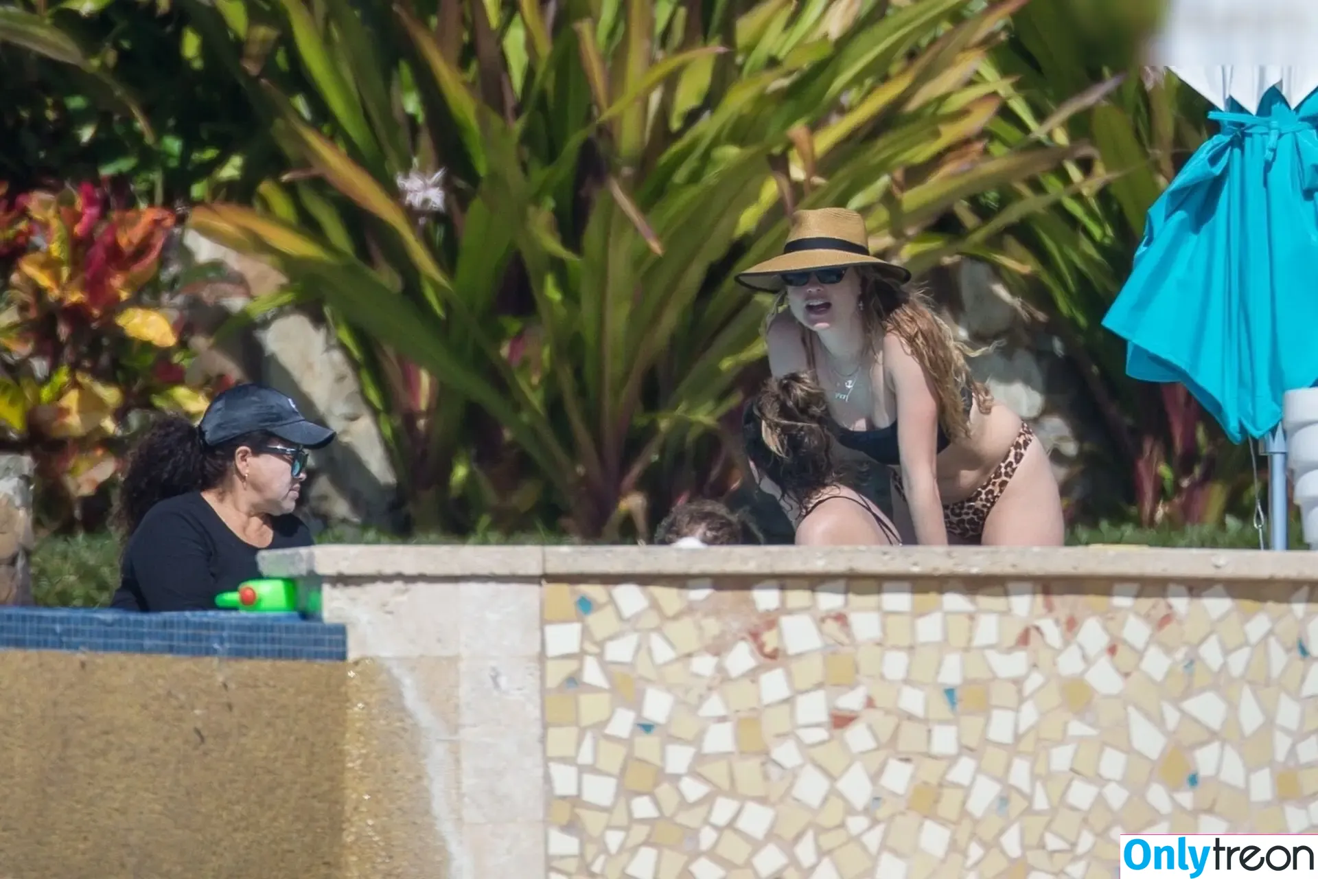 Behati Prinsloo nude photo #0030 (behatiprinsloo)