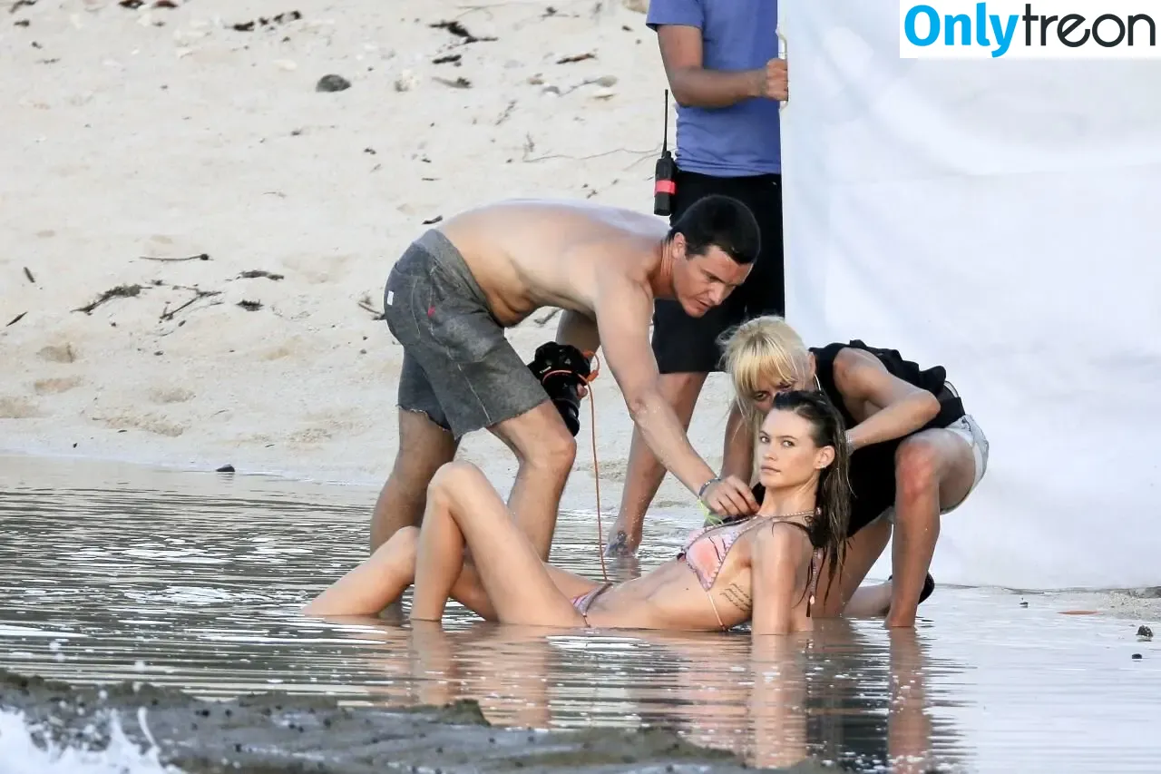 Behati Prinsloo nude photo #0077 (behatiprinsloo)