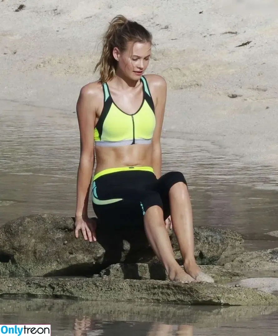 Behati Prinsloo nude photo #0137 (behatiprinsloo)