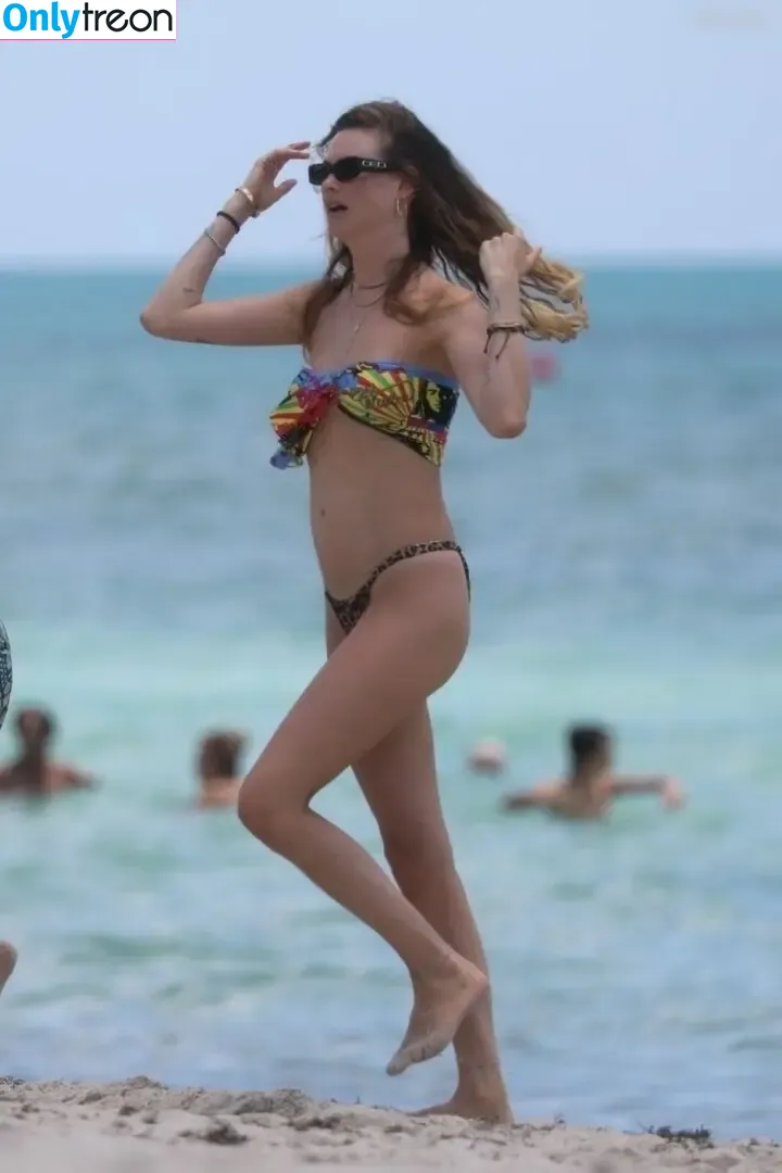 Behati Prinsloo nude photo #0222 (behatiprinsloo)