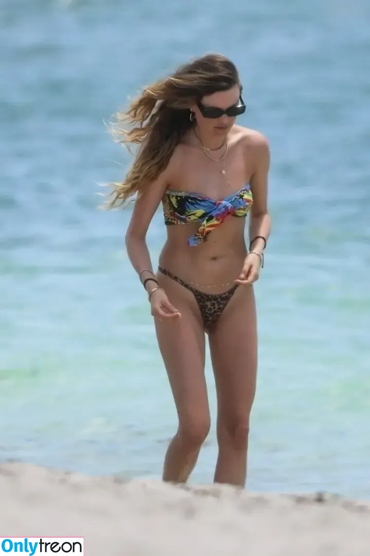 Behati Prinsloo nude photo #0229 (behatiprinsloo)