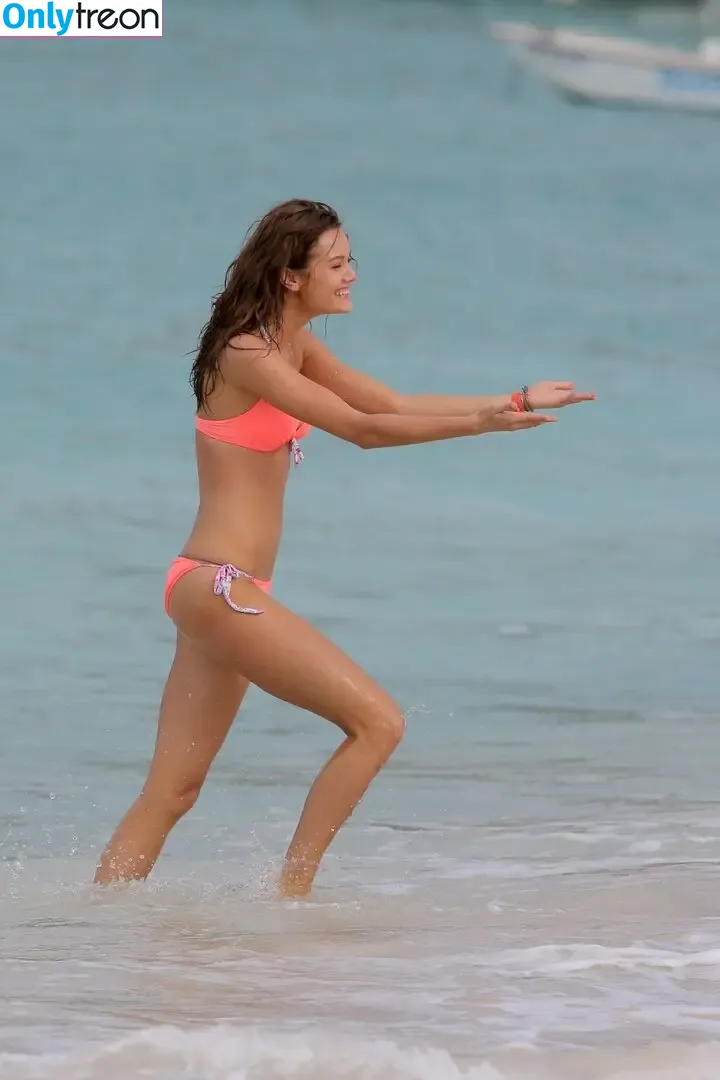 Behati Prinsloo nude photo #0289 (behatiprinsloo)