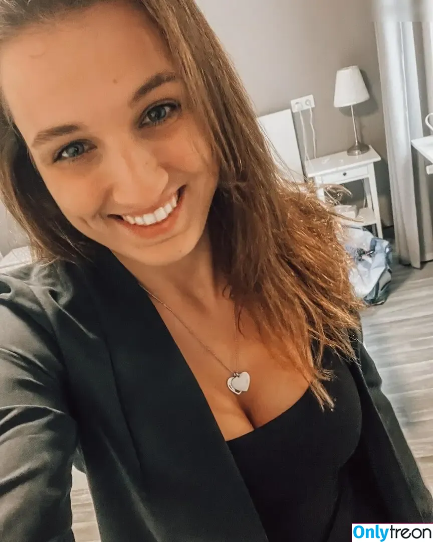 Beke Lübben nude photo #0018 (beke.luebben)