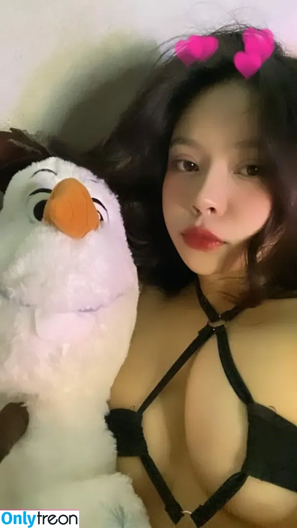 Bell._.owii nude photo #0006 (Bell._.owii)