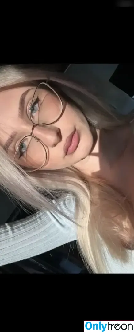 bella_dmn nude photo #0007 (bella_dmn)