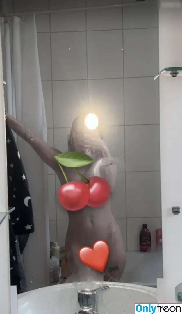 bella_dmn nude photo #0029 (bella_dmn)