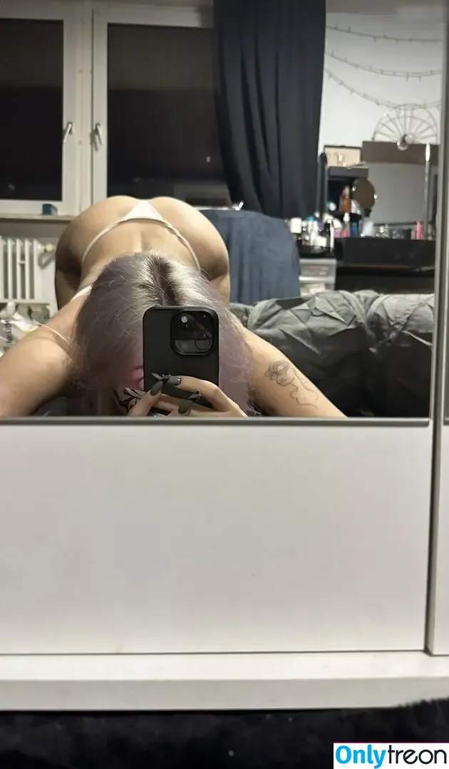bella_dmn nude photo #0036 (bella_dmn)