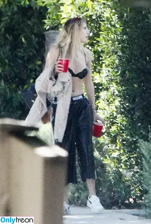 Bella Thorne / bellathorne nude photo #4378