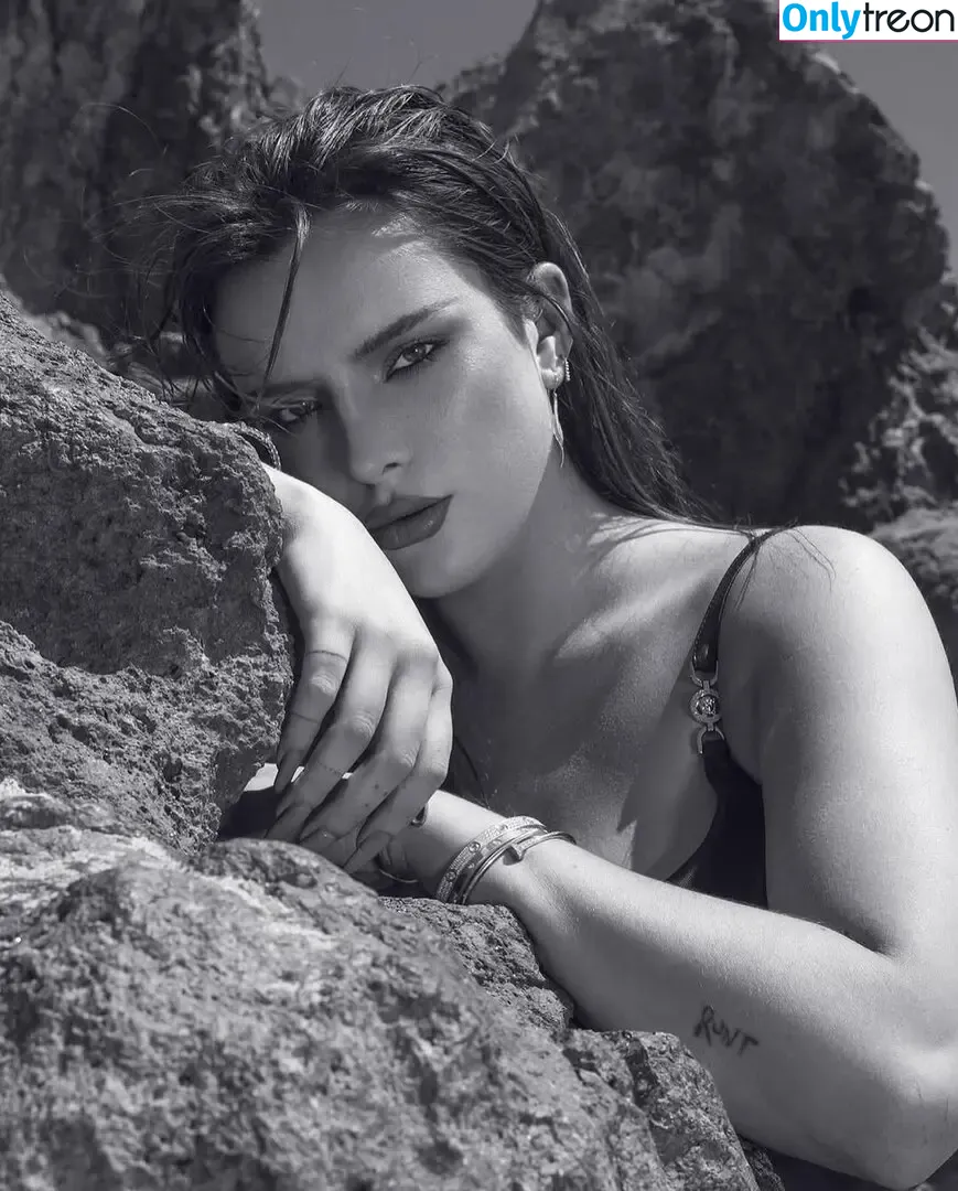 Bella Thorne nude photo #4353 (bellathorne)