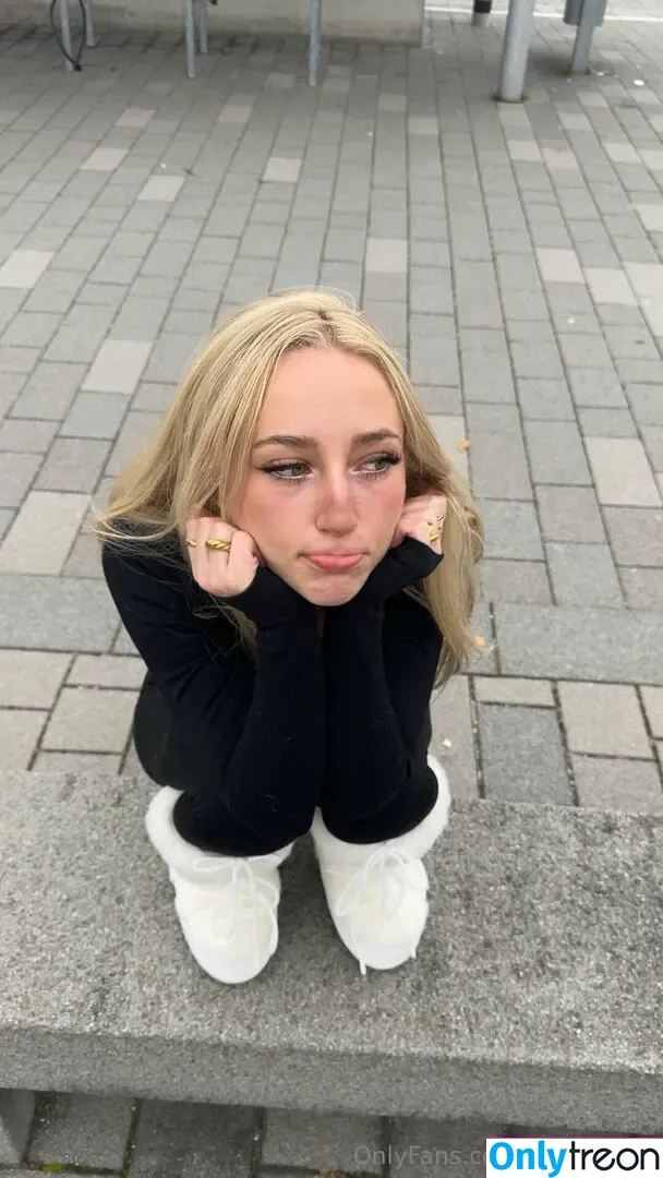 bellaaraee nude photo #0029 (bellaaraee_)