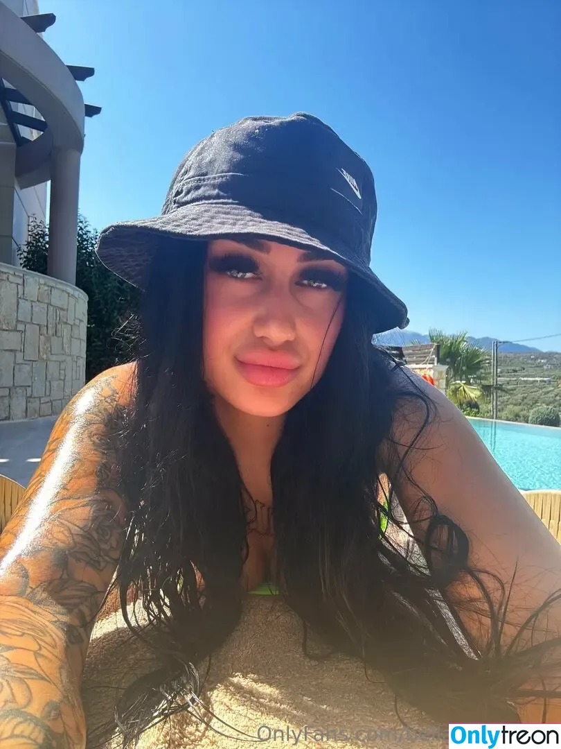 bellaauroraaaa nude photo #0008 (bellaaauroraaa)