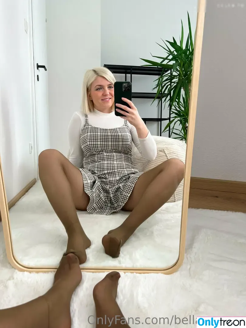 BellaBanane nude photo #0006 (bella__banane / bellas_paws)