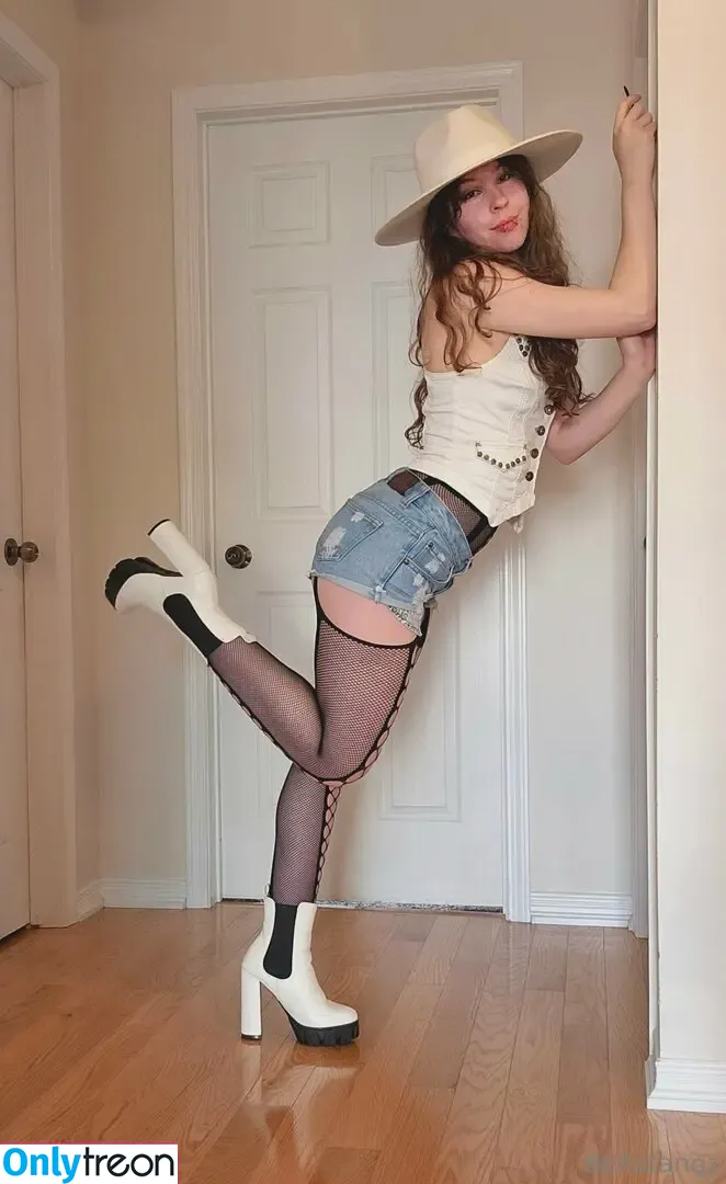 bellafangz nude photo #0136 (ahegaofangz)