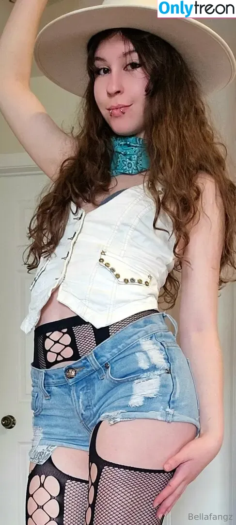 bellafangz nude photo #0141 (ahegaofangz)