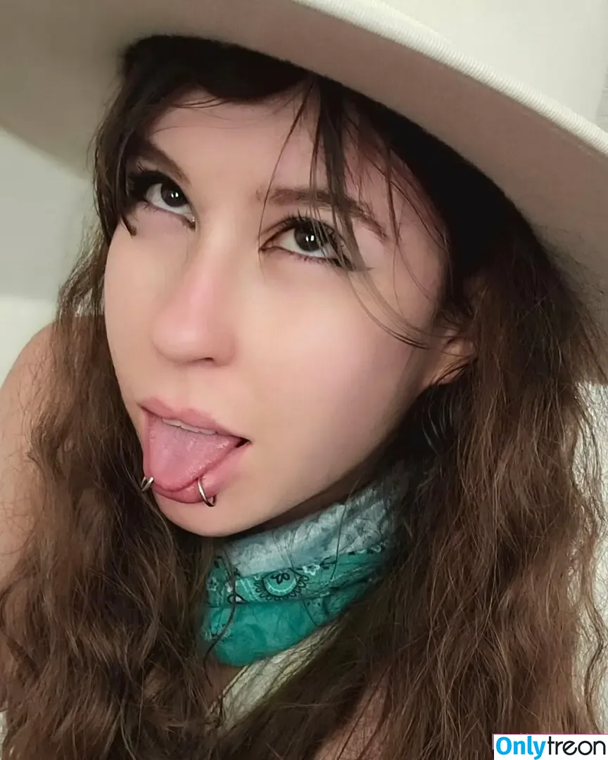 bellafangz nude photo #0164 (ahegaofangz)