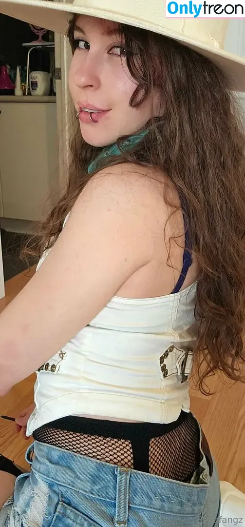 bellafangz nude photo #0171 (ahegaofangz)