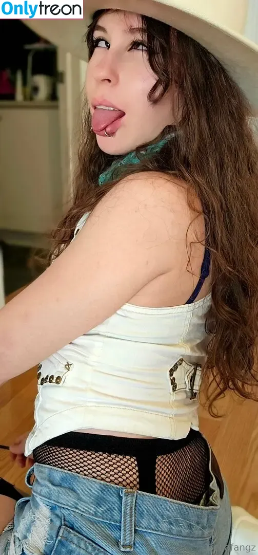 bellafangz nude photo #0172 (ahegaofangz)