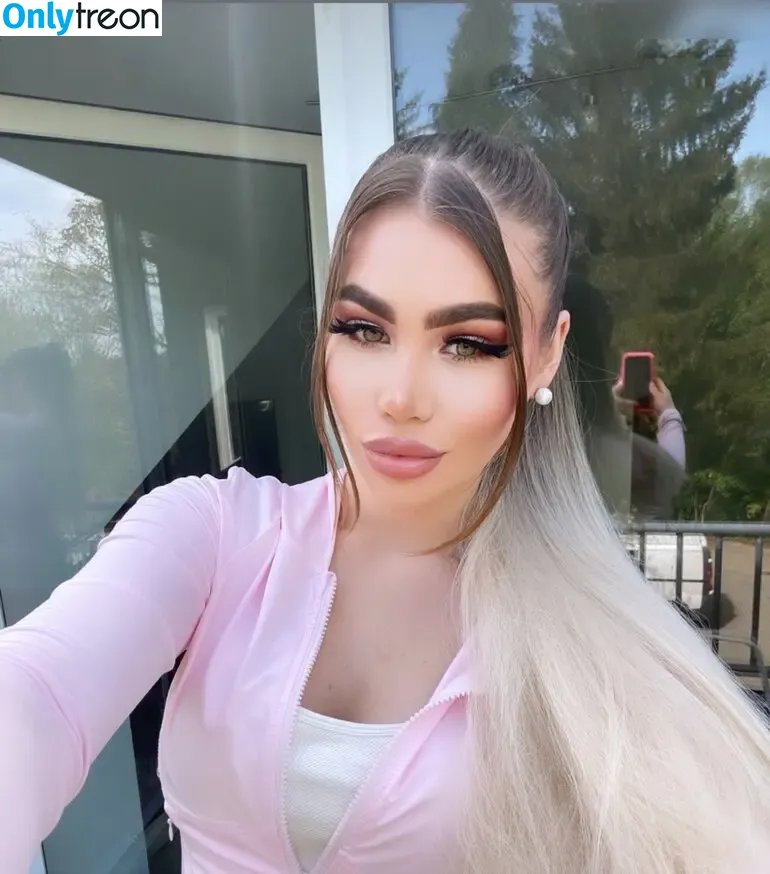 Belleyoni nude photo #0004 (belleyoni_)