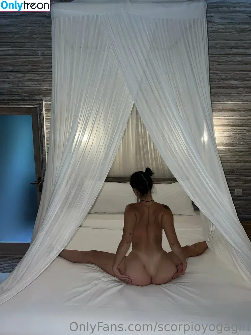 Bendy Lola nude photo #0018 (scorpioyogagirl)