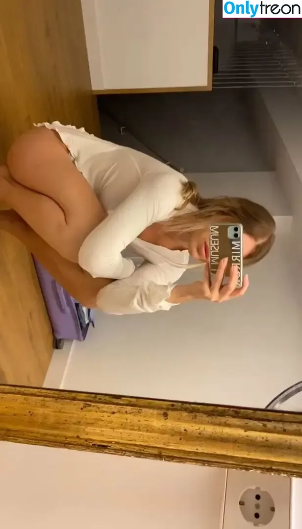 Bensu Erel nude photo #0022 (Lilyceyys)