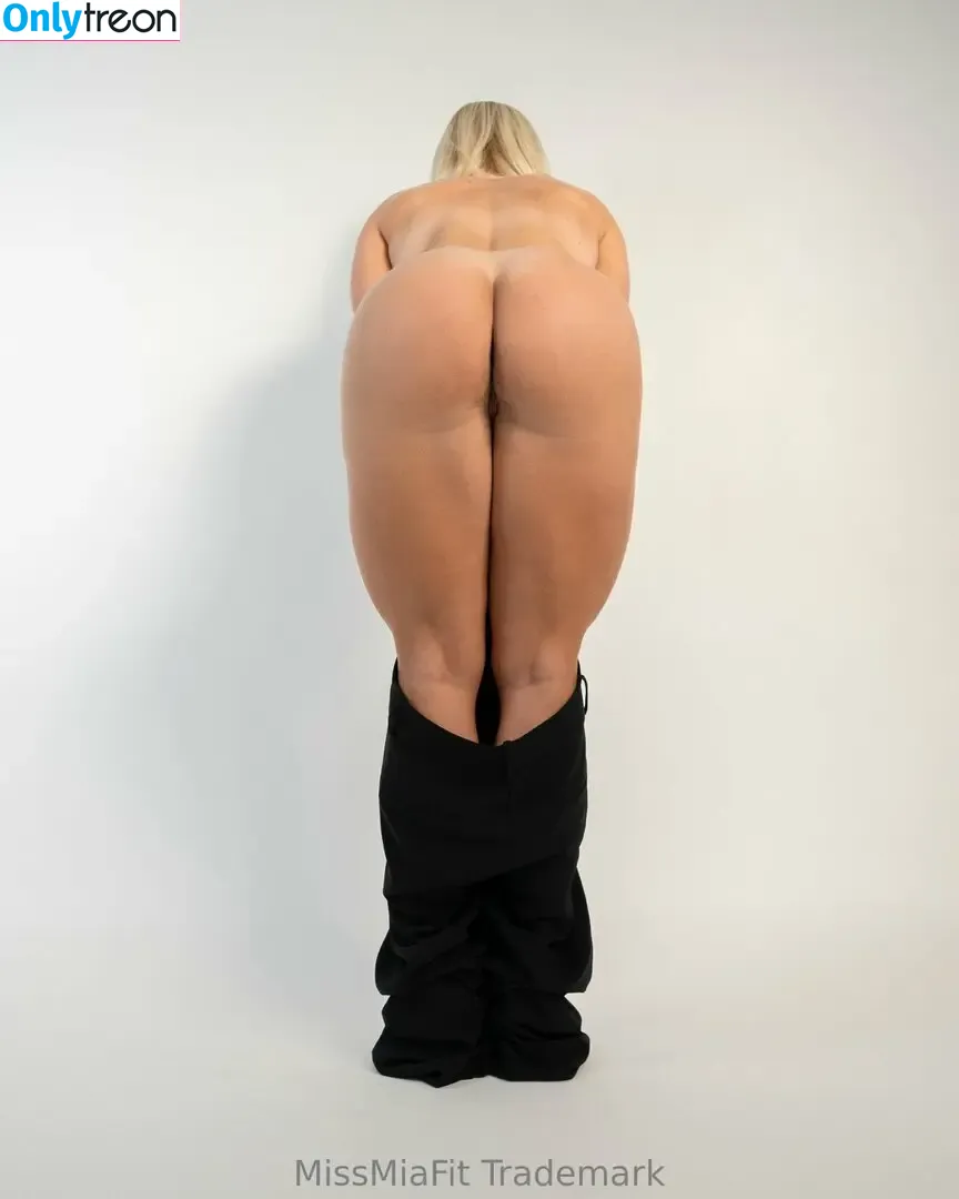 Bent Over nude photo #0009 (bent.over / natalia_starr)