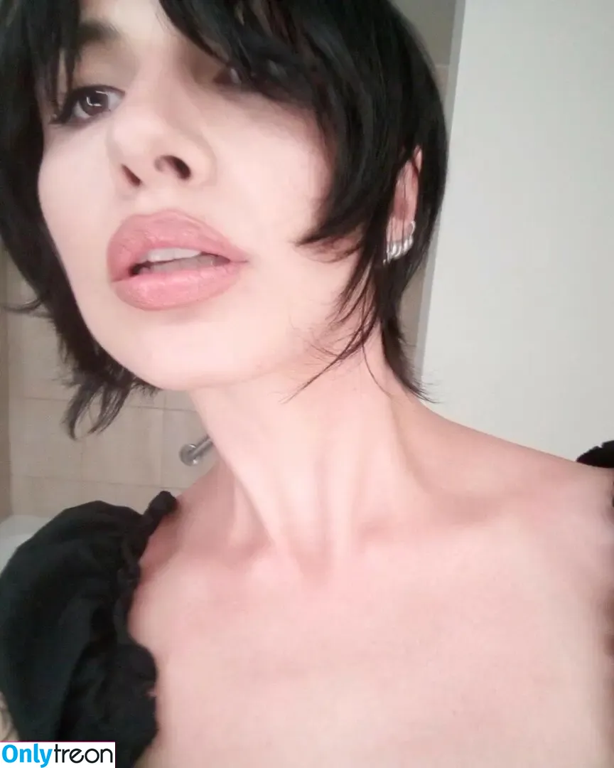Bente Violet nude photo #0024 (bentevviolet / justviolet)