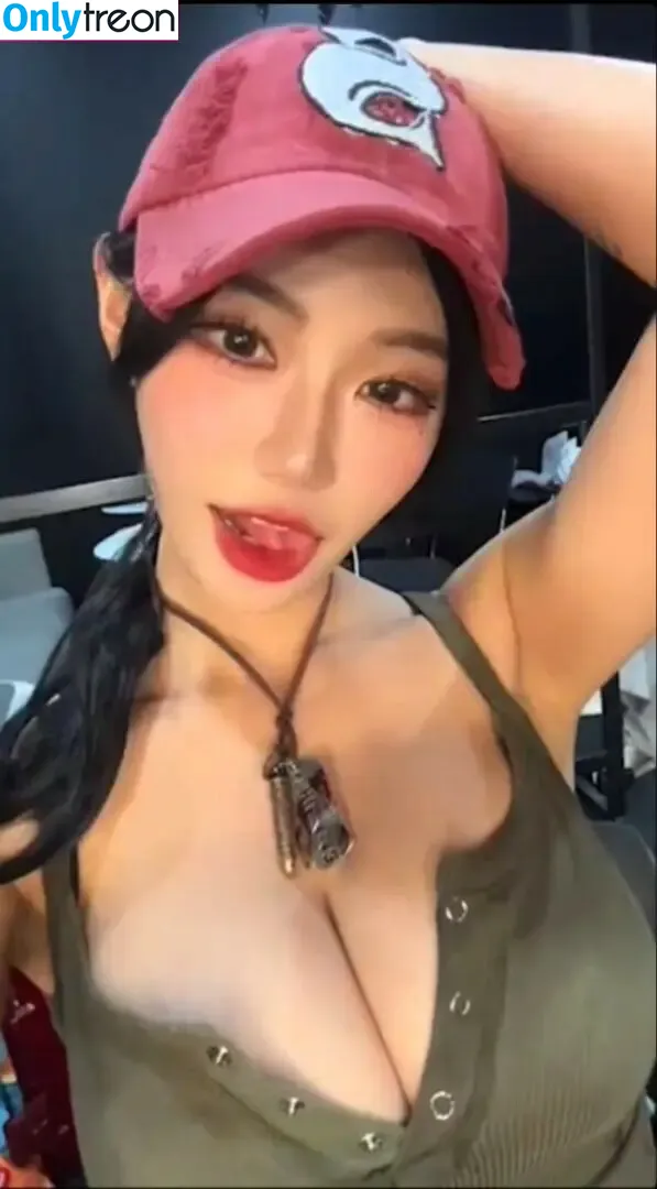 Berry nude photo #0050 (berry_is_blooming)