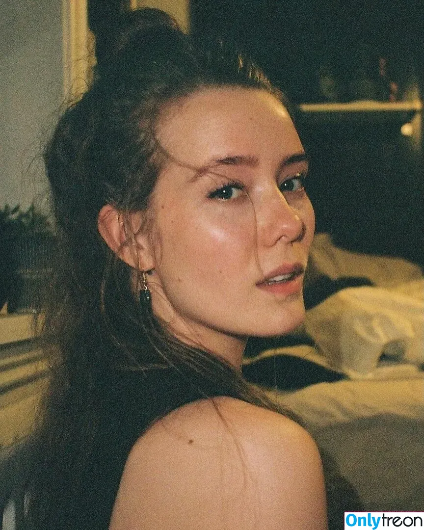 Berta Andrea Snædal nude photo #0002 (bandreas4 / bertaandreasnaedal)