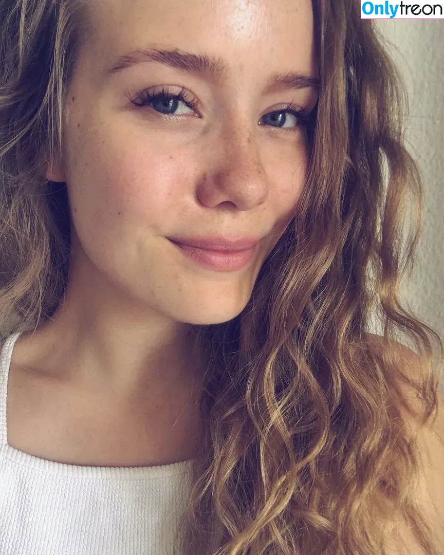 Berta Andrea Snædal nude photo #0006 (bandreas4 / bertaandreasnaedal)