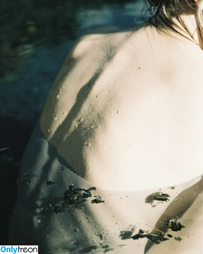 Berta Andrea Snædal nude photo #0012 (bandreas4 / bertaandreasnaedal)
